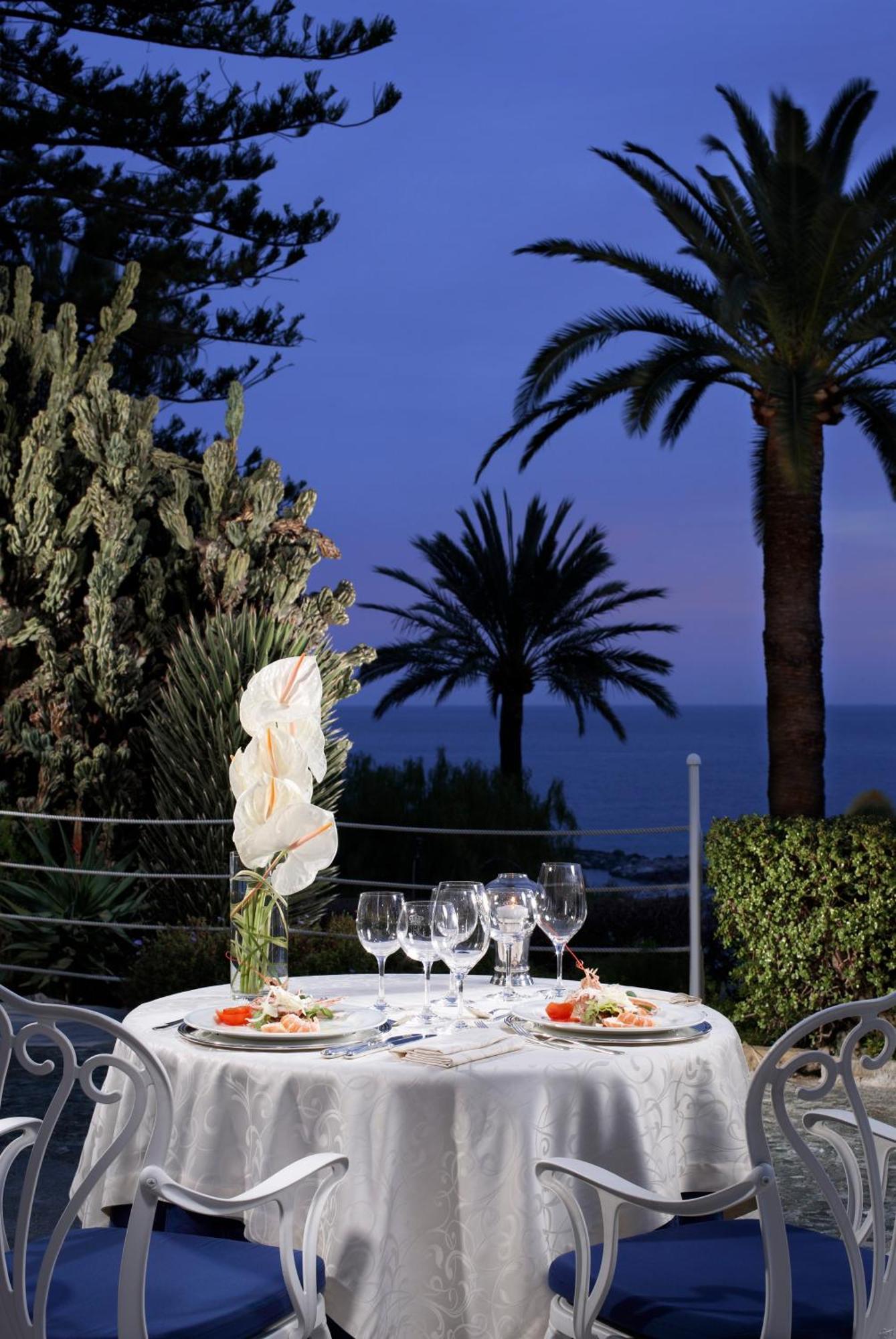 Royal Hotel Sanremo Nhà hàng bức ảnh The hotel's terrace