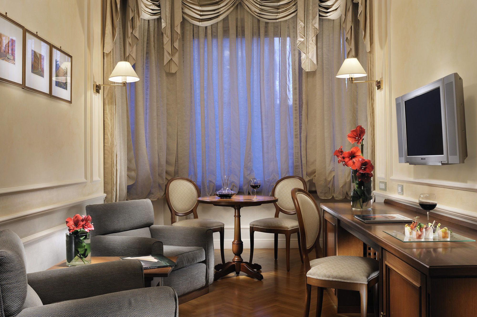 Royal Hotel Sanremo Phòng bức ảnh A suite at the hotel