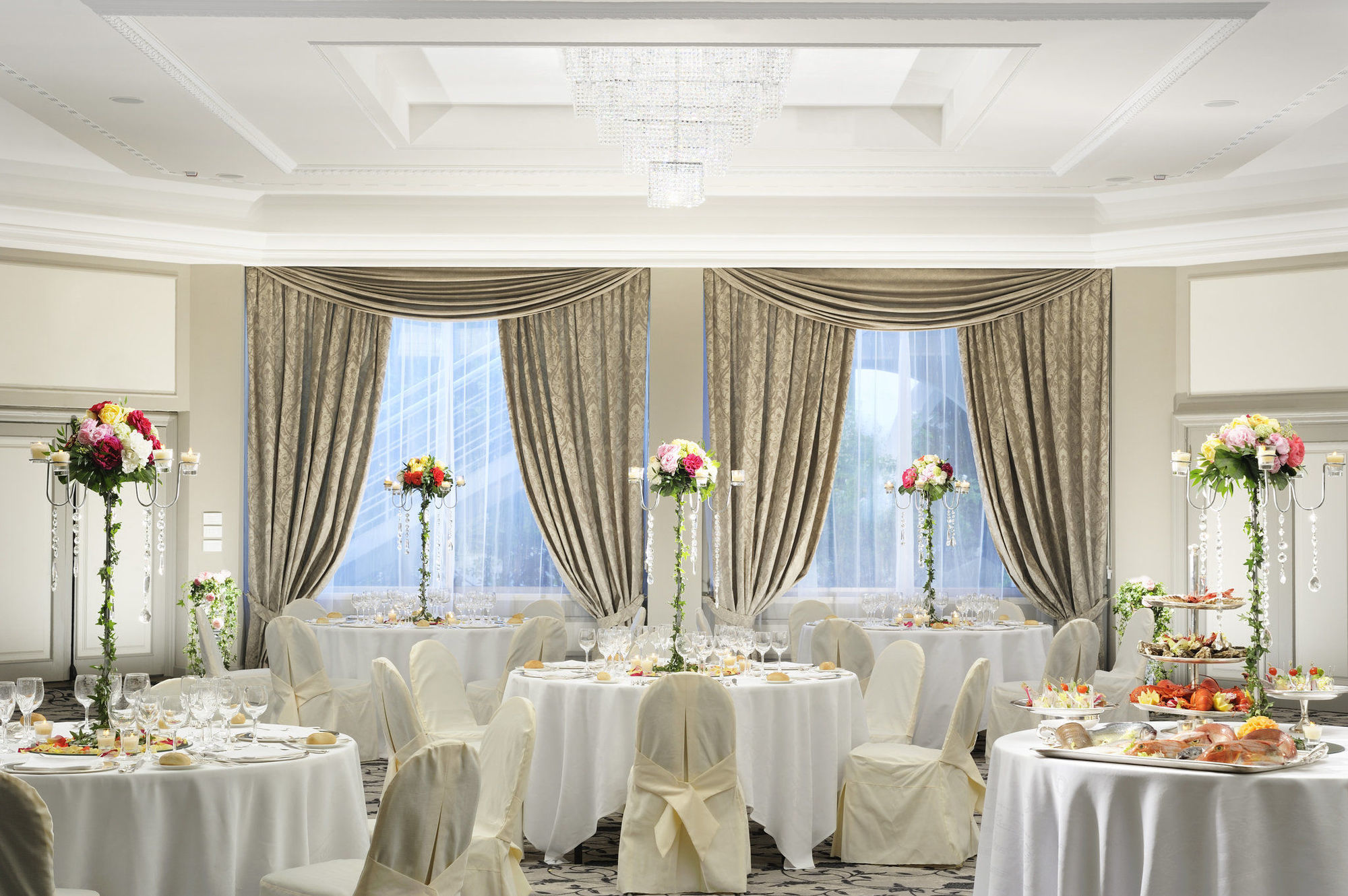 Royal Hotel Sanremo Nhà hàng bức ảnh The ballroom at the hotel