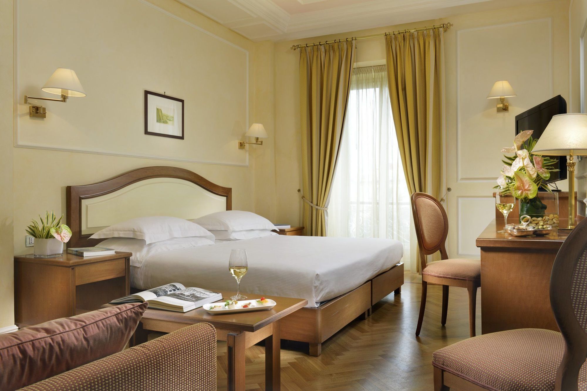 Royal Hotel Sanremo Phòng bức ảnh A room at the hotel