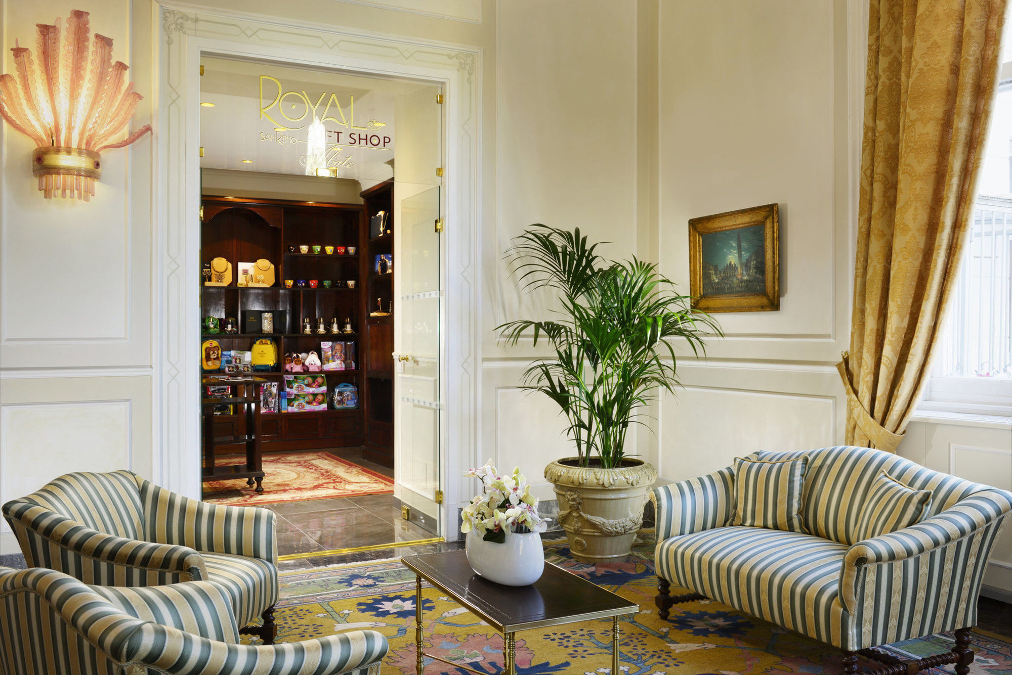 Royal Hotel Sanremo Ngoại thất bức ảnh The lobby