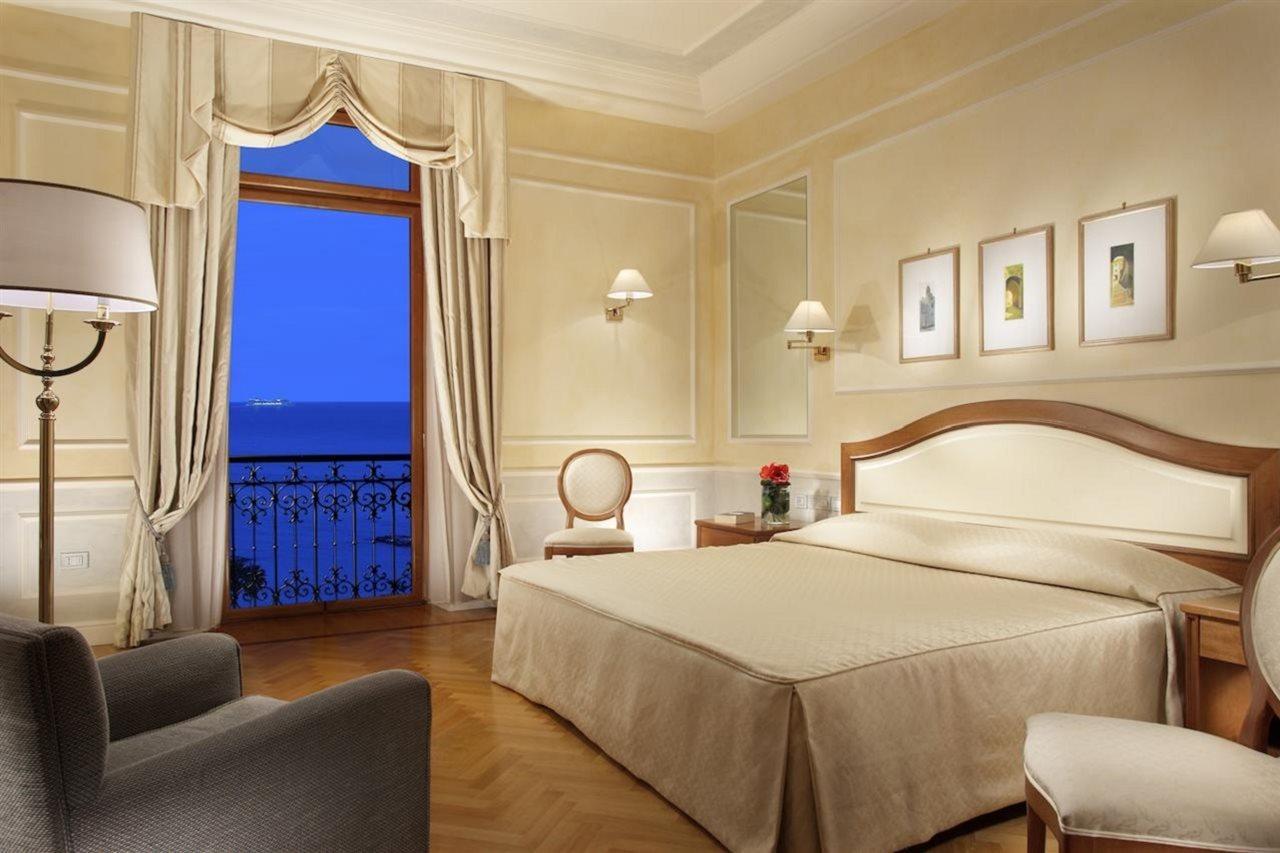 Royal Hotel Sanremo Phòng bức ảnh A room at the Excelsior